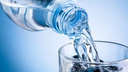 ۵ نشانه که می‌گویند وقتشه دستگاه تصفیه آب بخری!